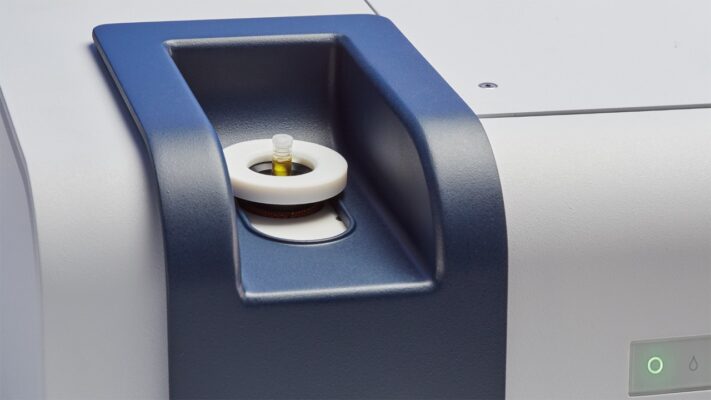 Bruker MPA III FT-NIr spektrométer mintakamra